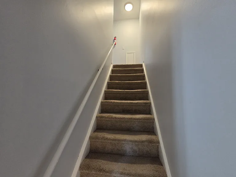 152 Cottage Grv #B — Photo 11