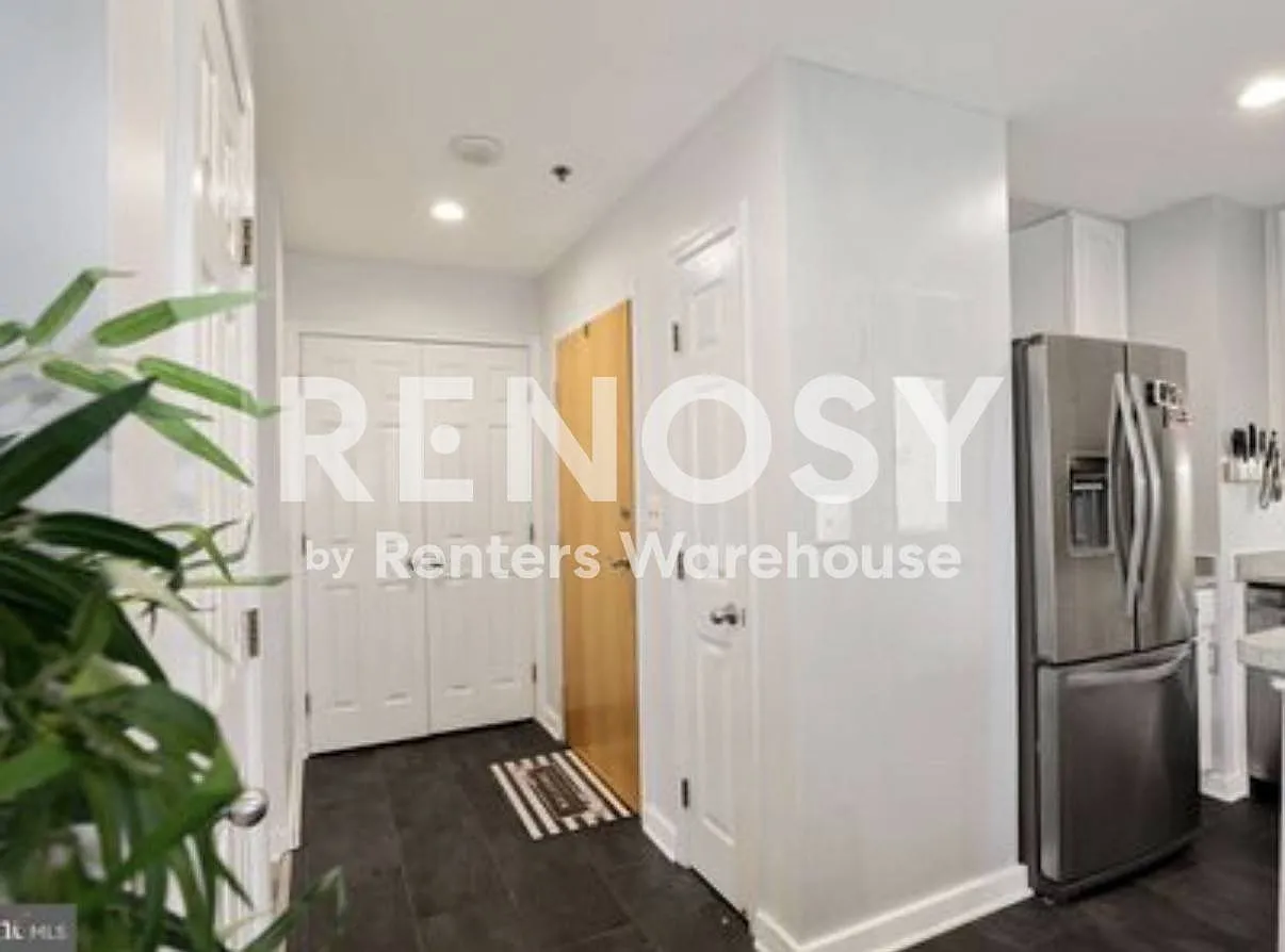 2 Bed / 2 Bath Waterfront Condo — Photo 2