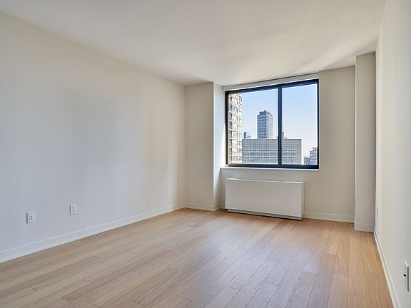 5th image of 1 Columbus Cir #N22b