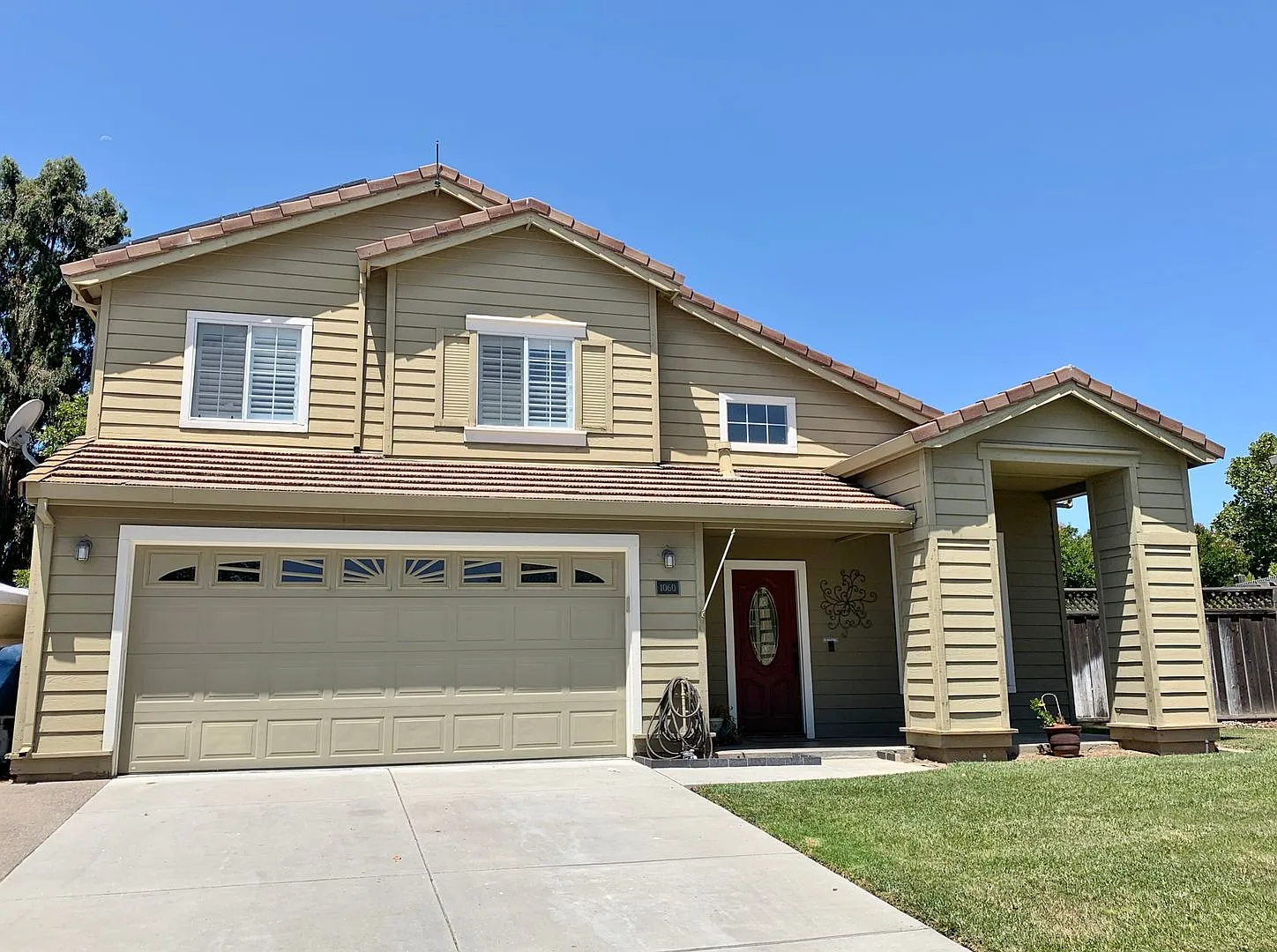 1060 Hemlock Ct photo 1