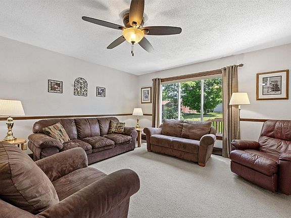 3rd image of 819 Barkwood Dr NE