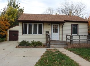 1742 S 3rd St, Aberdeen, SD 57401