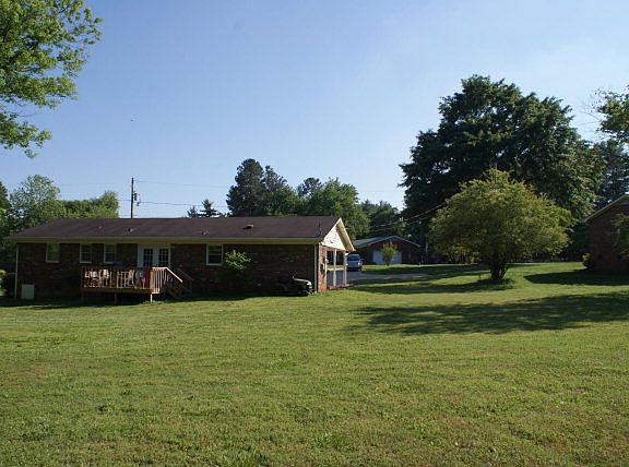 3rd image of 128 Woodhill Dr