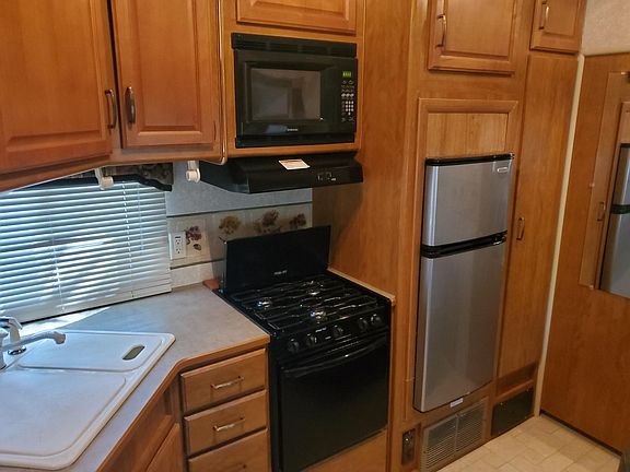 5th image of 909 S Jackson St Trlr 2