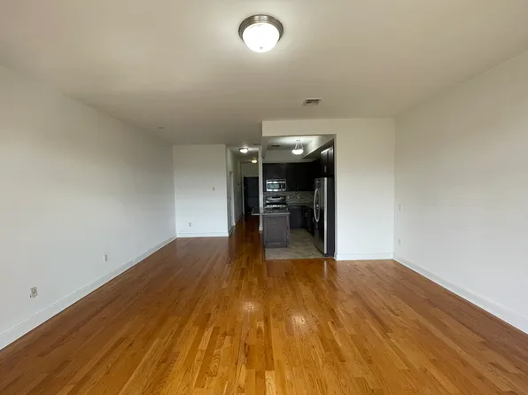 90 Bay Street Landing image 4 of 8