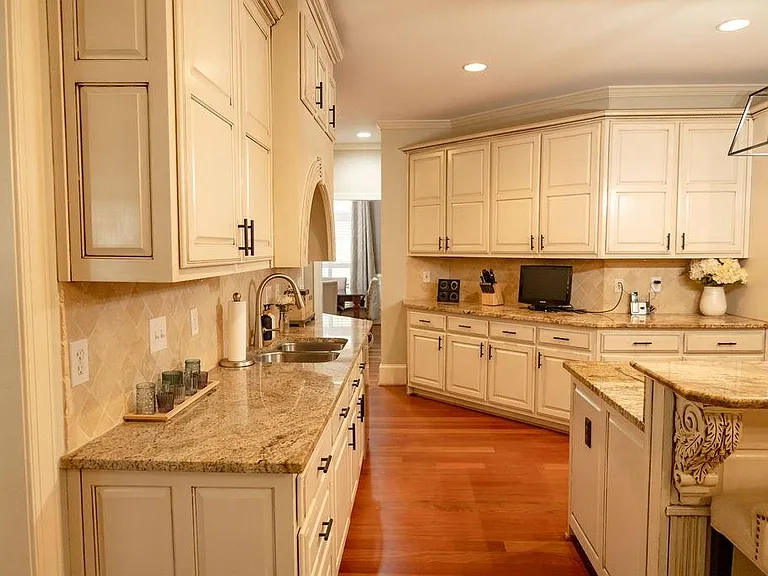 1405 Edenham Ln — Photo 44