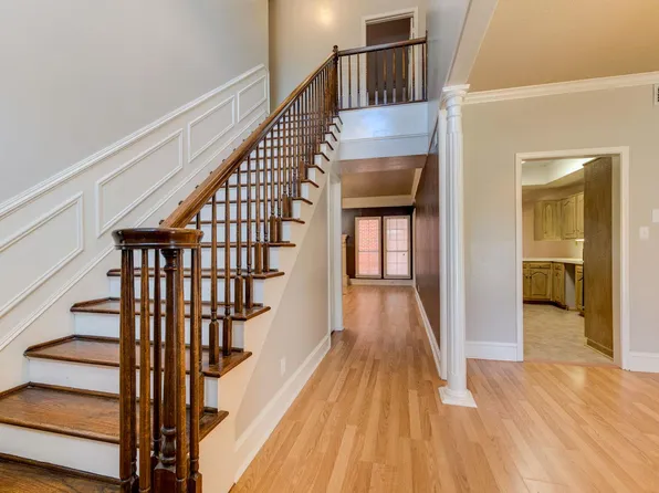 4400 Carter Creek Pkwy #302, Bryan, TX 77802