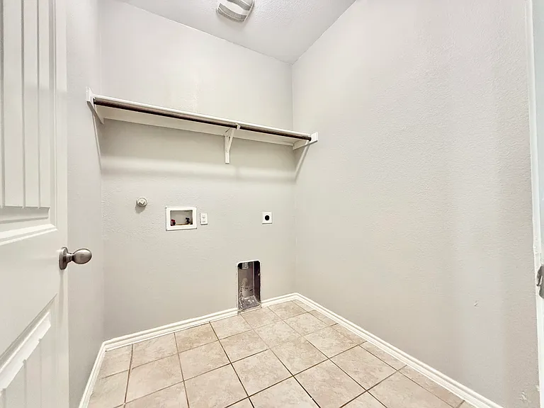251 Cyrus St — Photo 19