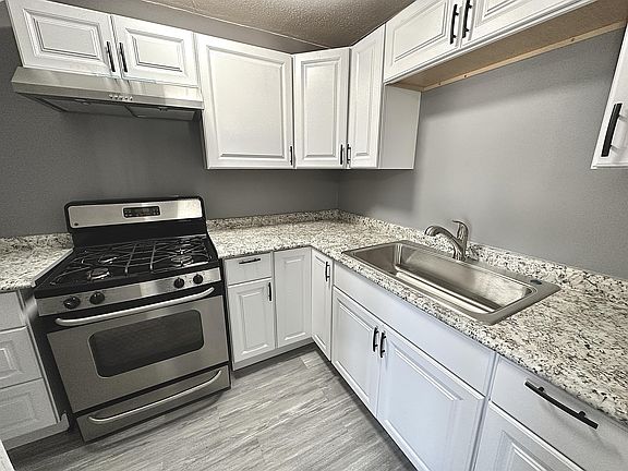 4th image of 232 Albert Ave #2