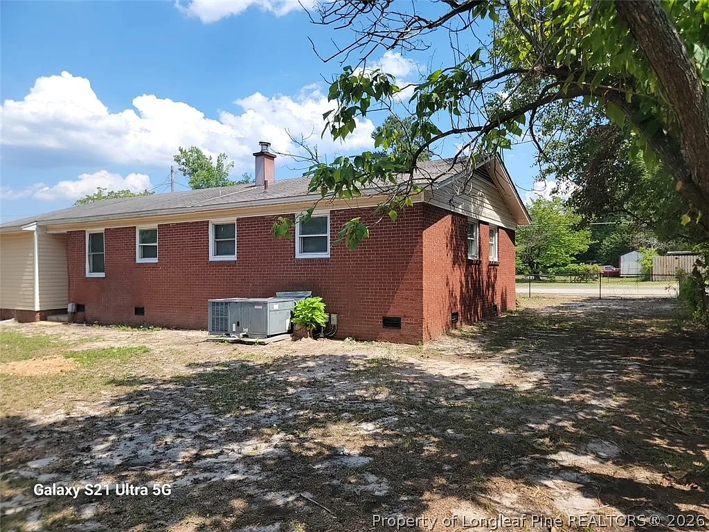 3 bed, 1.5 bath, 1001 sqft, $1,250 — Photo 3