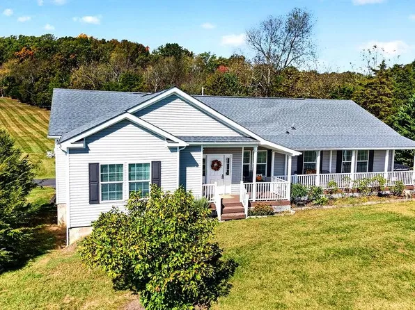 10 Blessing Hill Barn Ln, Raphine, VA 24472