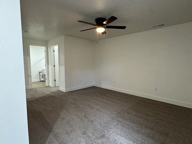 240 W Center St #BASEMENT — Photo 13