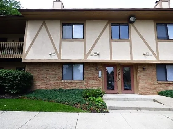 2217 Hedgerow Rd, Columbus, OH 43220