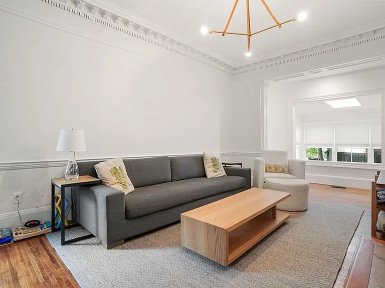 8 Florence St #0 — Photo 8
