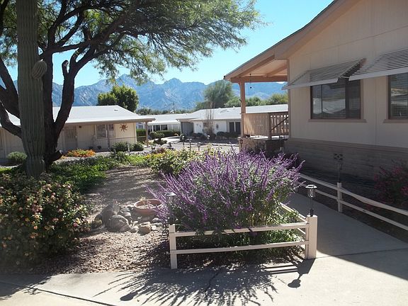 front sidewalk  circle drive