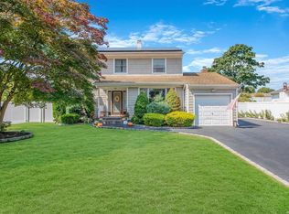 310 Greenbelt Pkwy, Holtsville, NY 11742