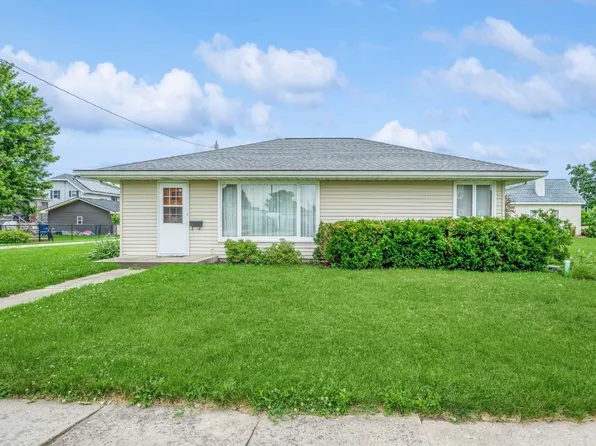203 2nd St, Van Horne, IA 52346