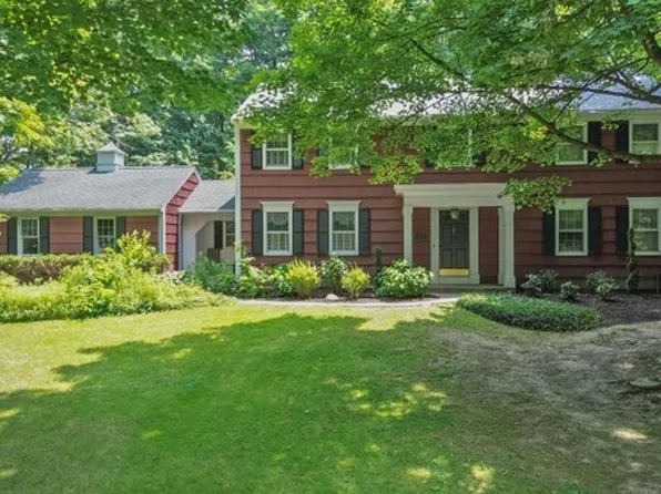 223 Windcrest Dr, Camillus, NY 13031