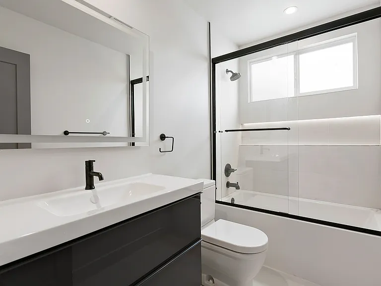 243 S Park View St #4 — Photo 7