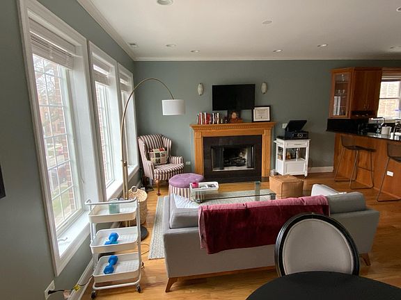 3rd image of 1257 W Carmen Ave APT 2N