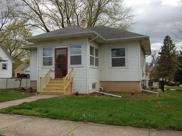 653 Jay St, Elgin, IL 60120
