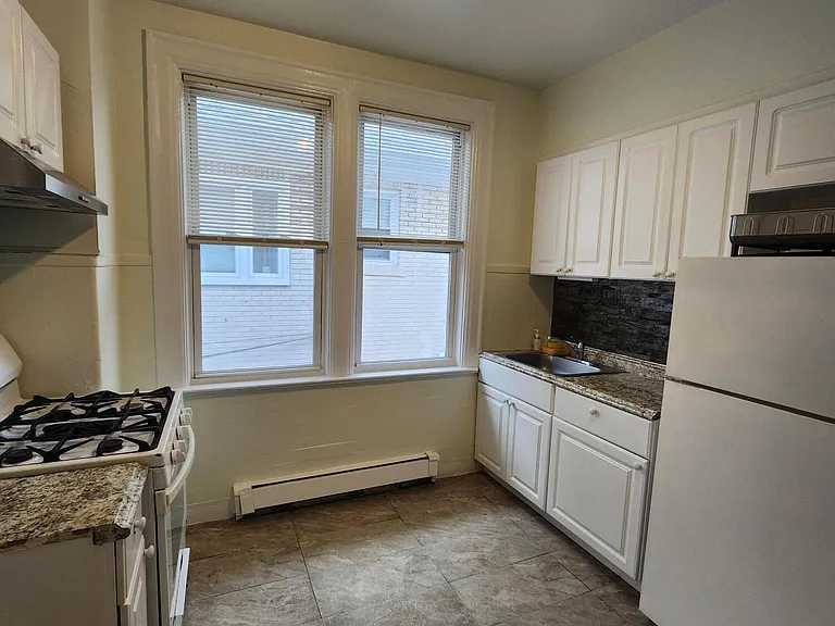 164 Cromwell Ave #2 — Photo 10