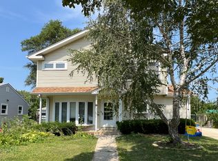 135 N Warrington Rd, Des Plaines, IL 60016