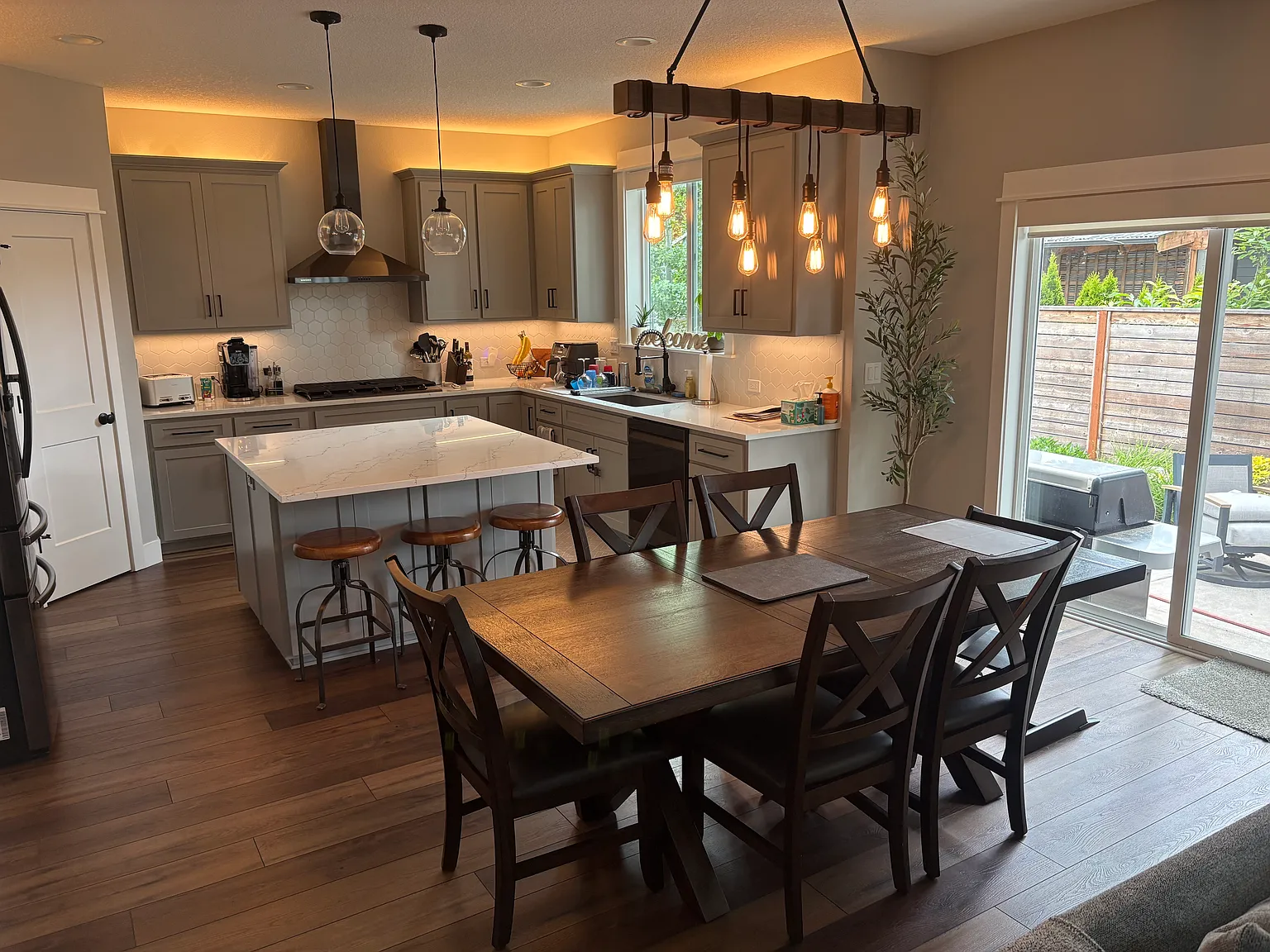 5 bed, 3.5 bath, 3253 sqft, $4,500 — Photo 4