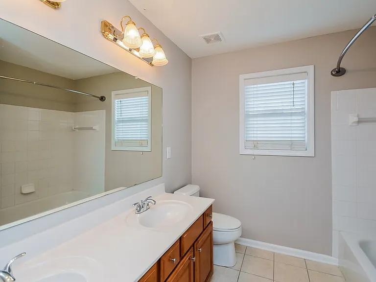 2408 Hyde Park Ct — Photo 16