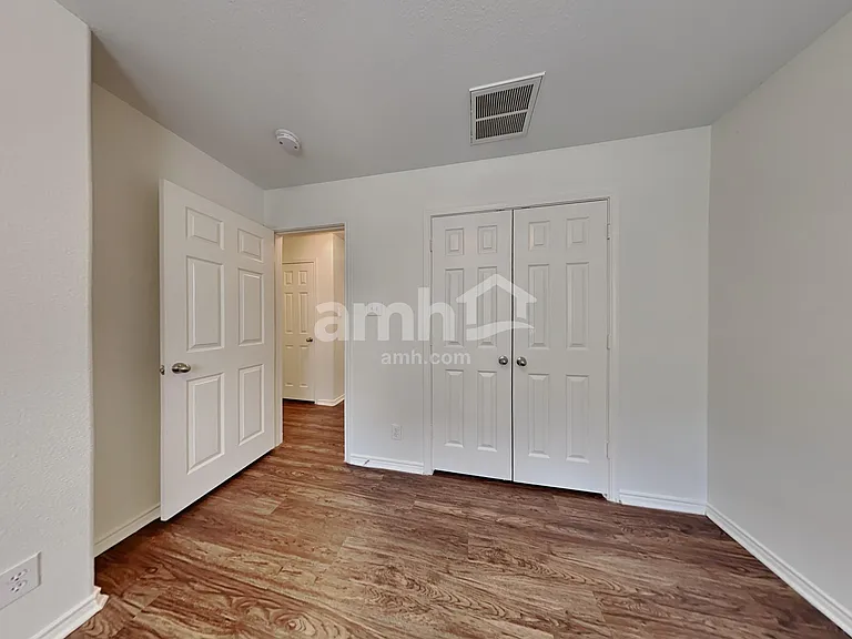 10622 Axis Xing — Photo 13