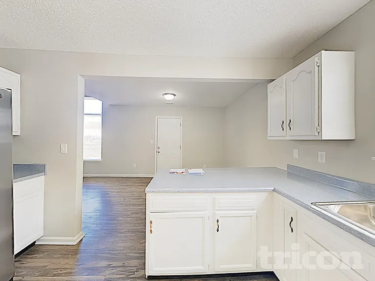 7321 Kimble Dr — Photo 6