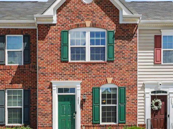 207 Streamview Dr, Fredericksburg, VA 22405