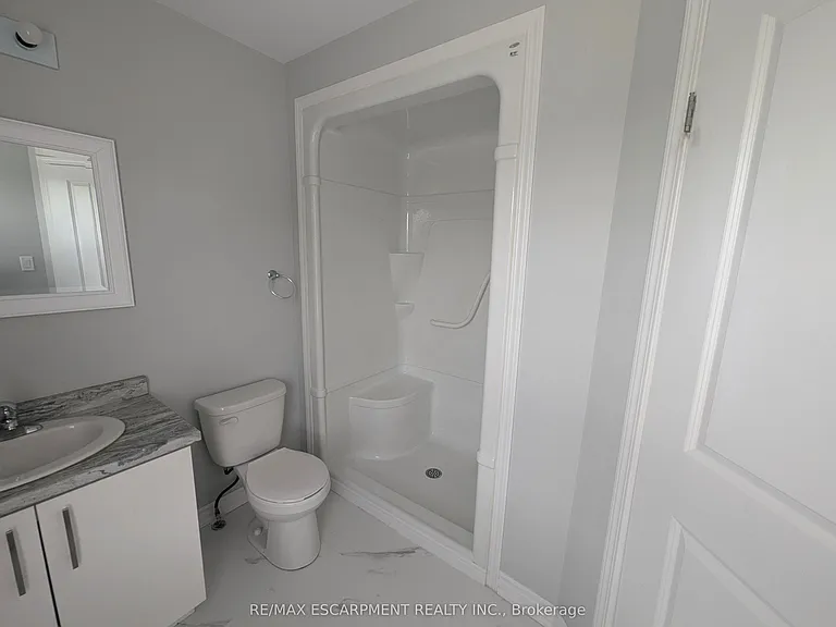 82 Saint George St — Photo 13