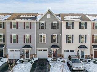 2047 Rivers Dr, Newark, DE 19702