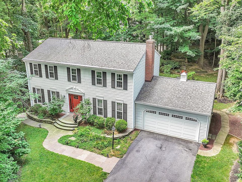 1st image of 14 Conestoga Woods Rd