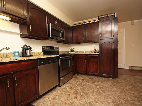 3rd image of 7110 Lexington Ln #7110
