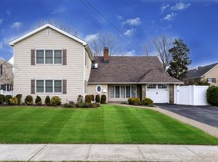 23 Bulaire Rd, East Rockaway, NY 11518