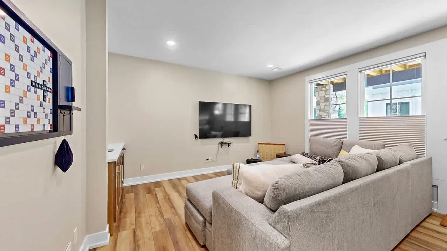 3 bed, 2.0 bath, 2066 sqft, $7,131 — Photo 4