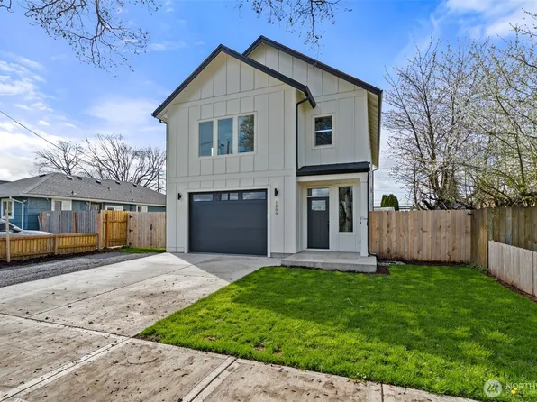 1209 S 6th Avenue, Kelso, WA 98626