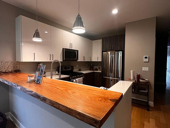 4th image of 5629 W Higgins Ave #D