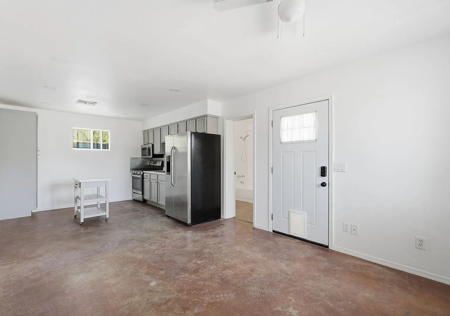 1226 E. Elm St. — Photo 3
