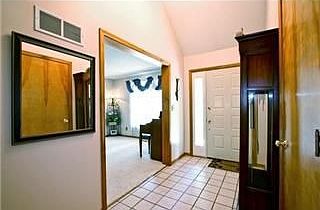 Bright & Welcoming Entry!
