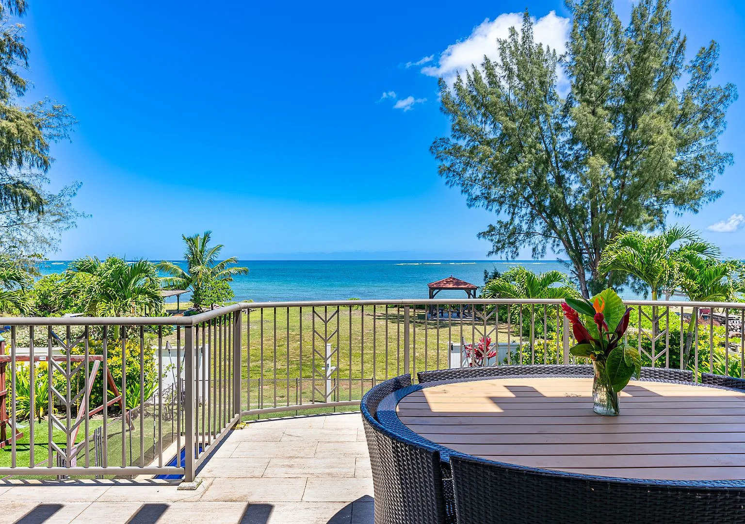 Waialua Ocean View Villa w/ Pool, kids play structure - walk to beach — Photo 2