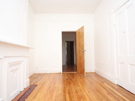 4th image of 208 Huron St #1R