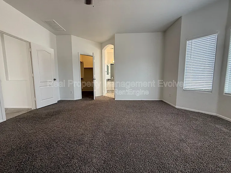 11913 W Jackson St — Photo 17
