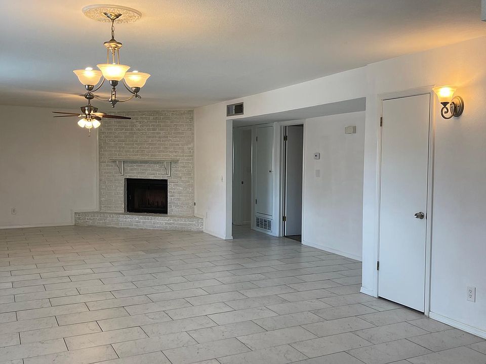 Very large living room open to the dining and kitchen