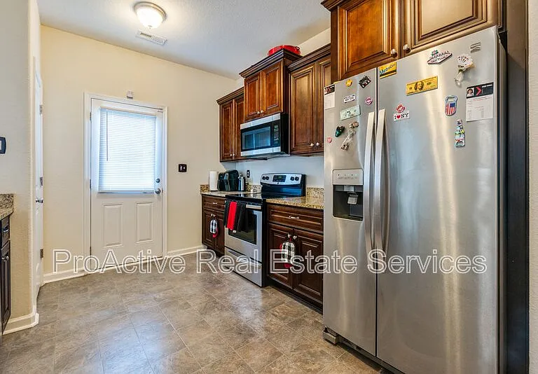 2104 Miller Ave — Photo 12
