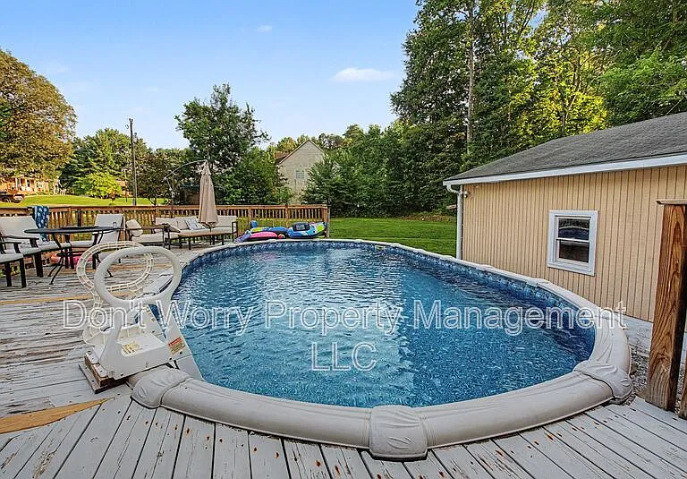 115 Dublin Dr — Photo 2