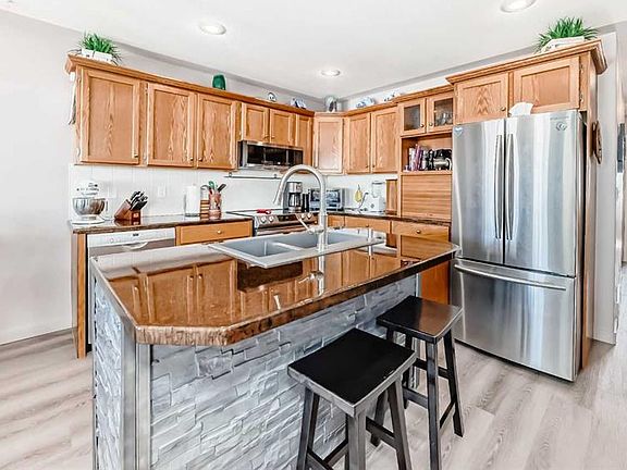 3rd image of 232 SW Deschner Close