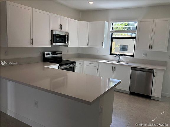 4th image of 1636 SW 29th St